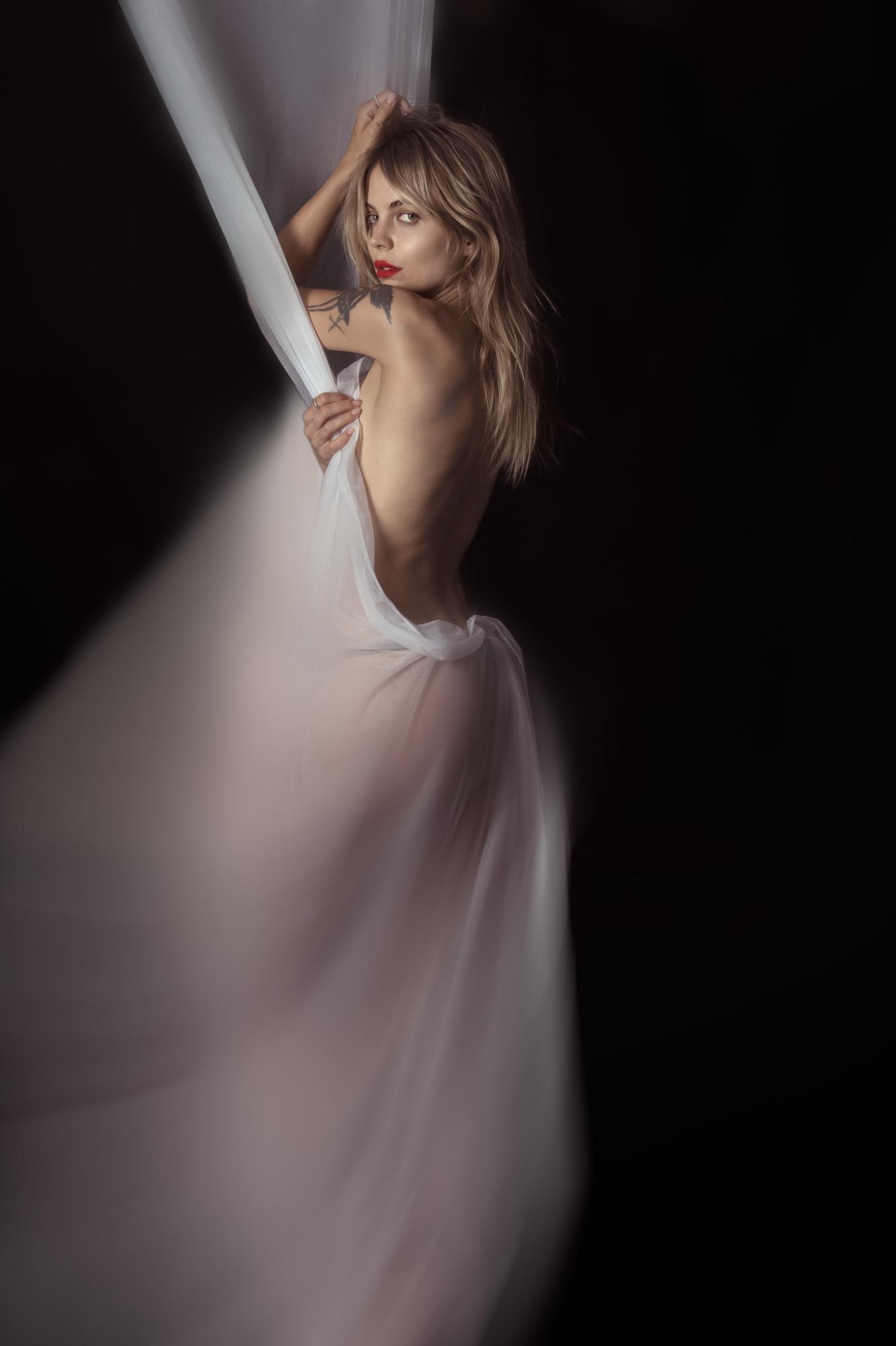 Lady In The Mist: A Tale Of Dreams And Fears - Antonio Torras & Anastasia Holornia (Stecie) Image 6