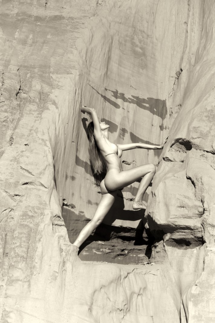 Lechat & Paloma Magalhães - There She Was, In The Desert, In Front Of Me! Image 9