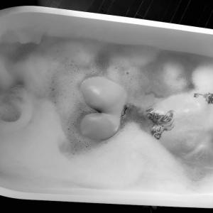 Linda By Vuk 11 Vyojgq0 Bathtub Boudoir Poses