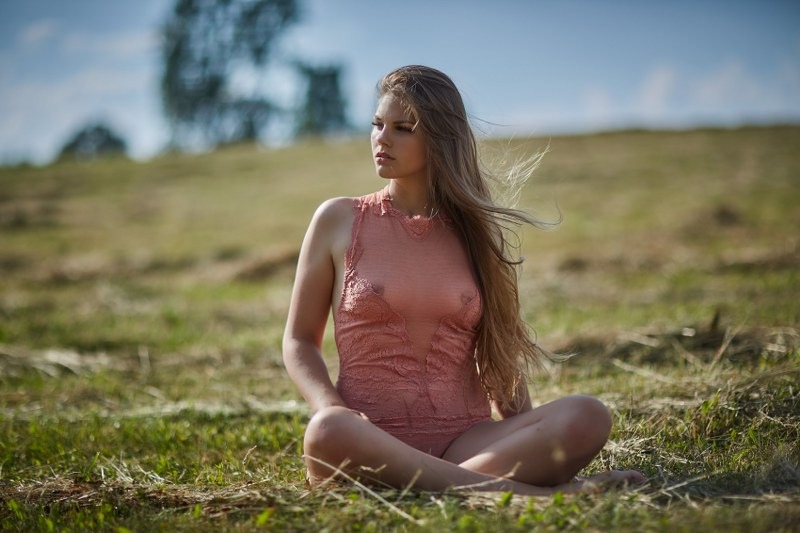 Magdalena Iskra & Yasia Cherevyk & Carin Cokefair - Effortless Beauty In Natural Setting Image 10