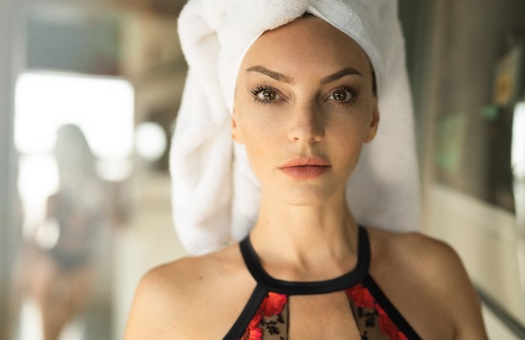 Mark C. Hanson & Jocelyn Binder & Honey Birdette - Through The Glass Image 18