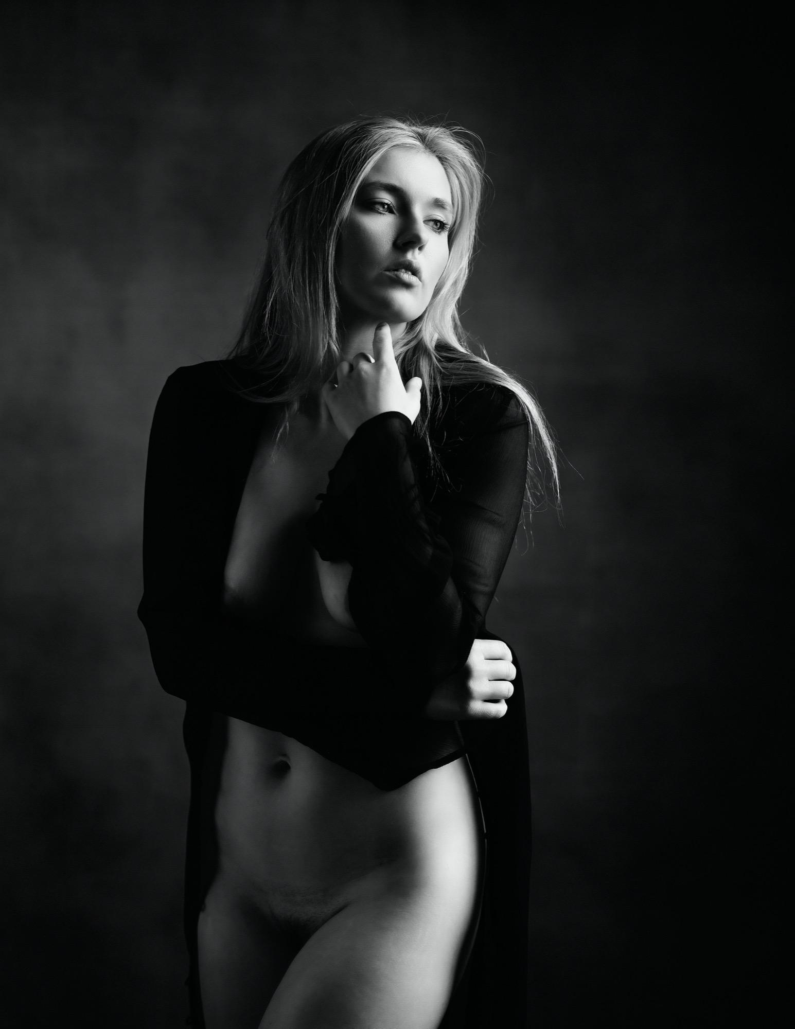 Monochrome Muse - David Holt Image 5