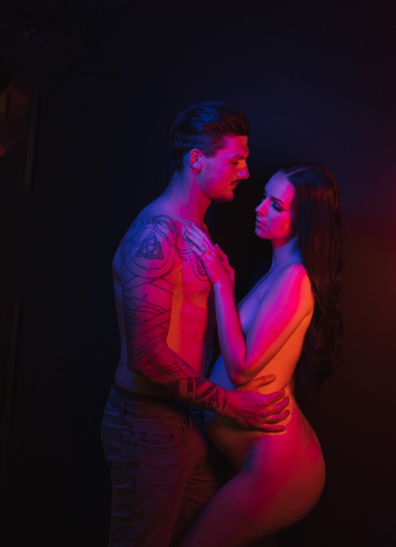Neon Maternity Boudoir - Dijana Szewczyk Image 10