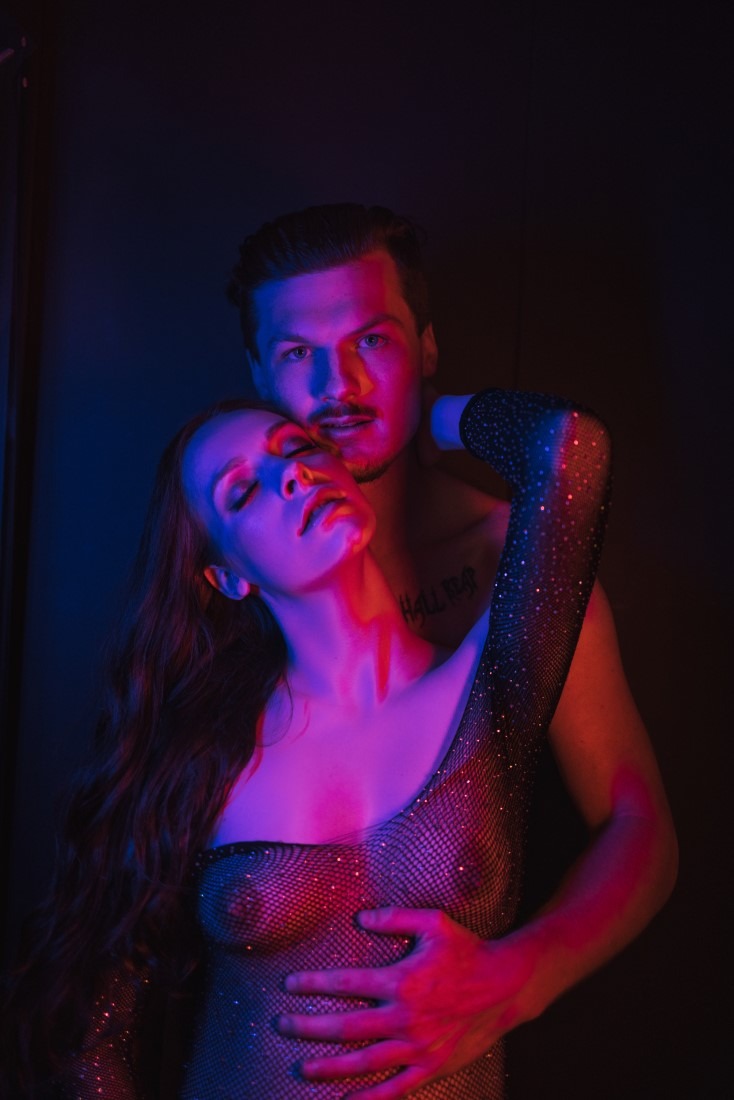 Neon Maternity Boudoir - Dijana Szewczyk Image 11