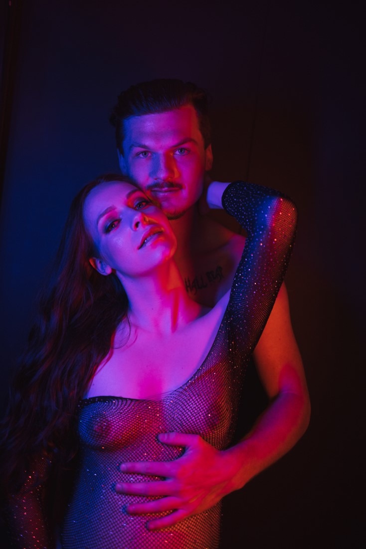 Neon Maternity Boudoir - Dijana Szewczyk Image 12
