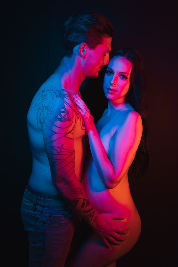 Neon Maternity Boudoir - Dijana Szewczyk Image 7