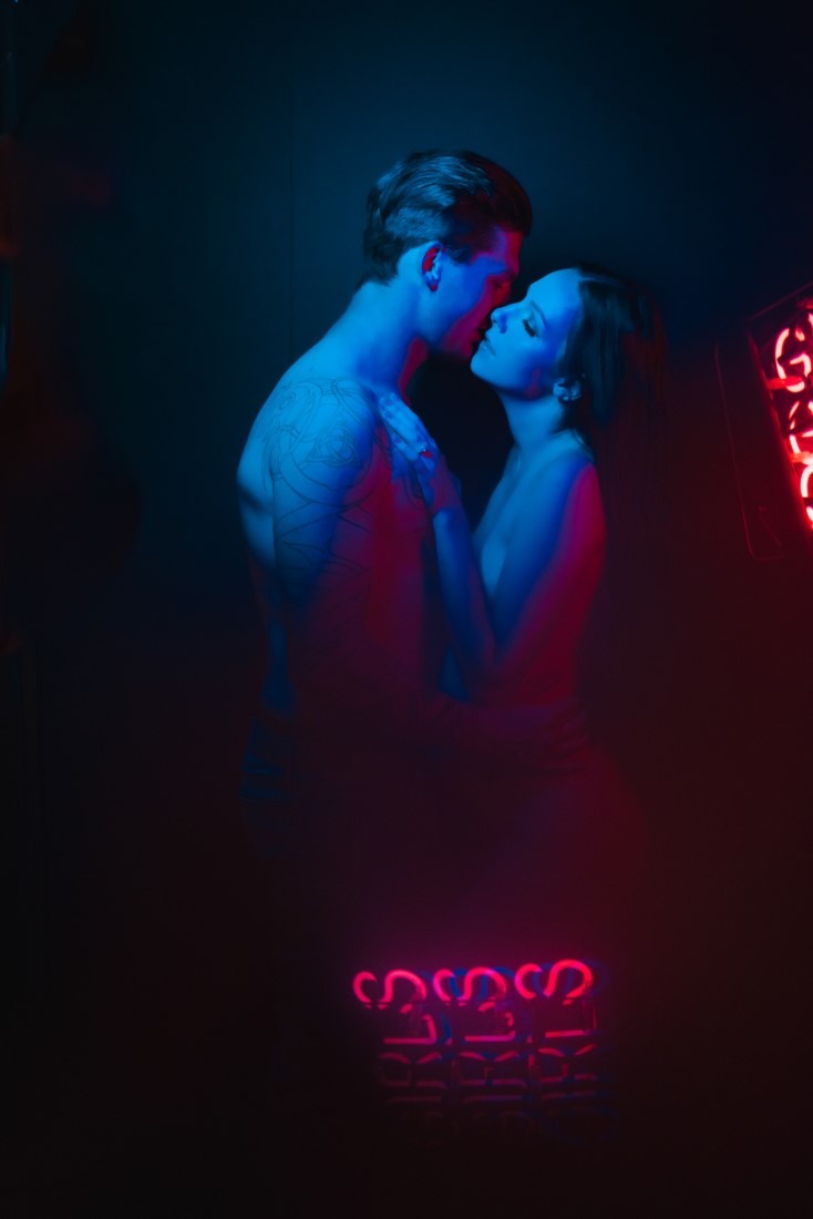 Neon Maternity Boudoir - Dijana Szewczyk
