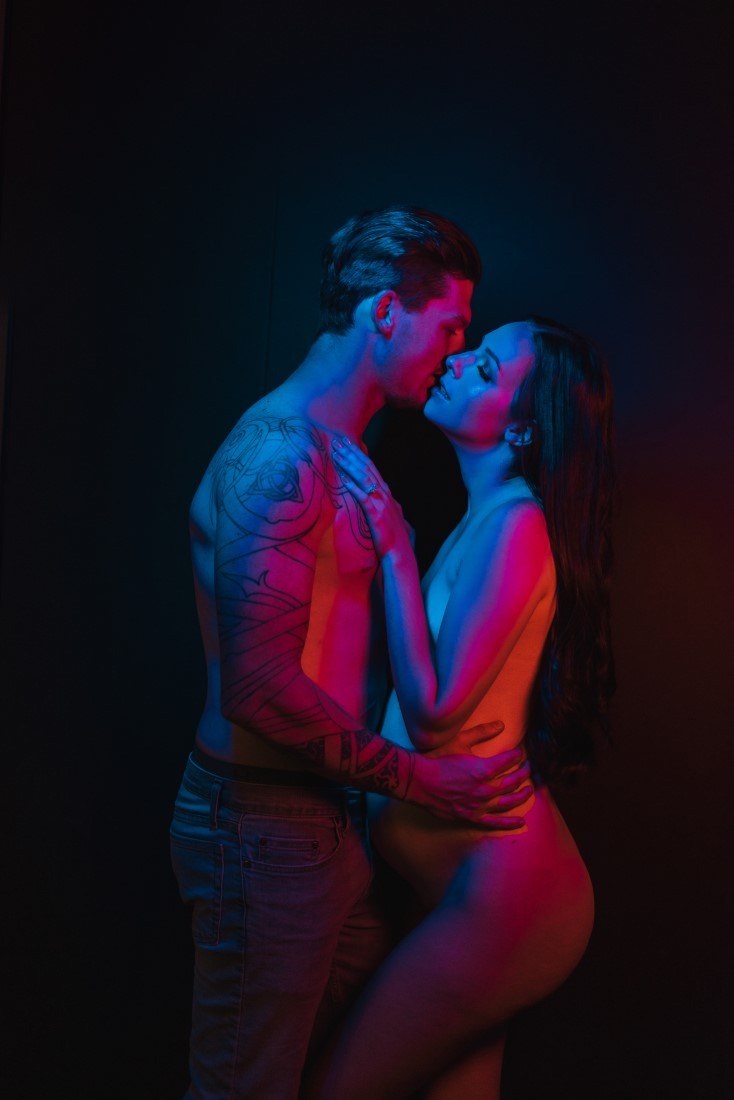 Neon Maternity Boudoir - Dijana Szewczyk Image 9