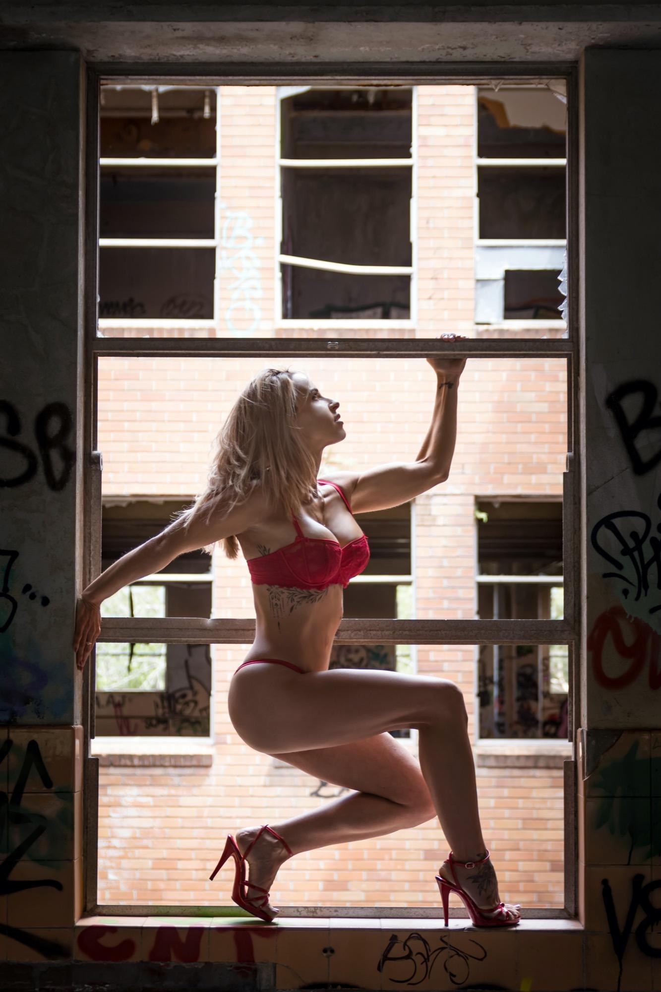 Nikki In Industrial Decay - Jorge Colvin & Nicole Draper Image 11