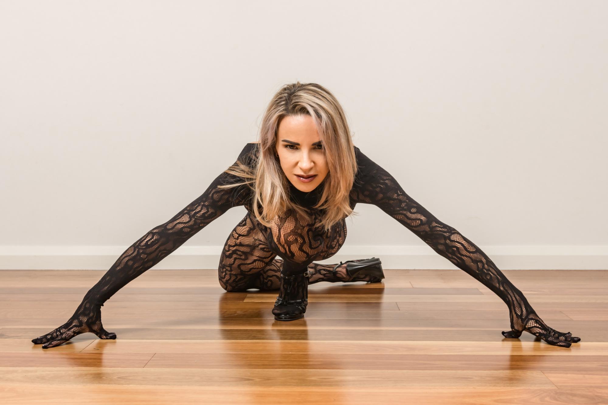 Nikki - No Boby's Suit - Jorge Colvin & Nikki Schofield Image 14