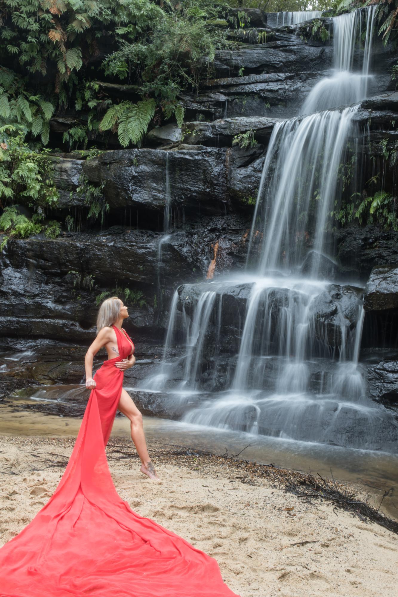 Nikki Visit To Paradise Vol1 - Jorge Colvin & Nikki Schofield Image 9
