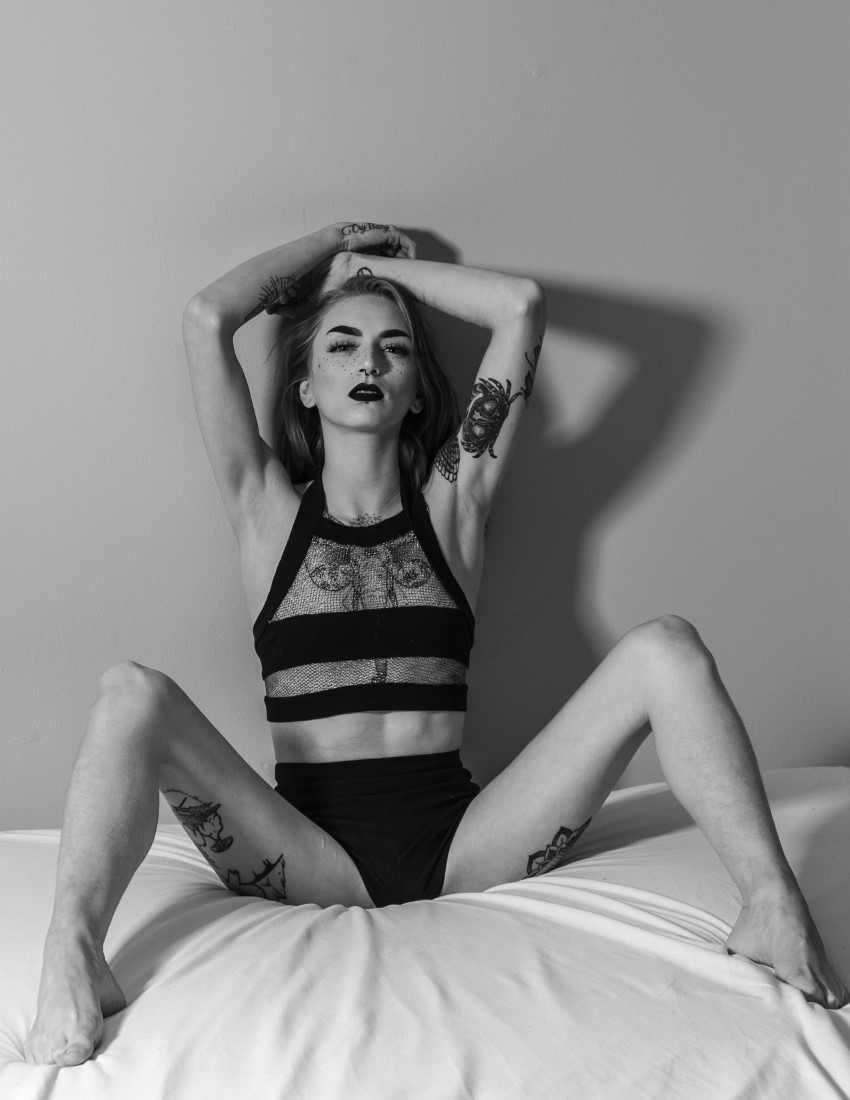 No Blankets On My Bed - Isabella Peach & Gsphotoalbum Image 11