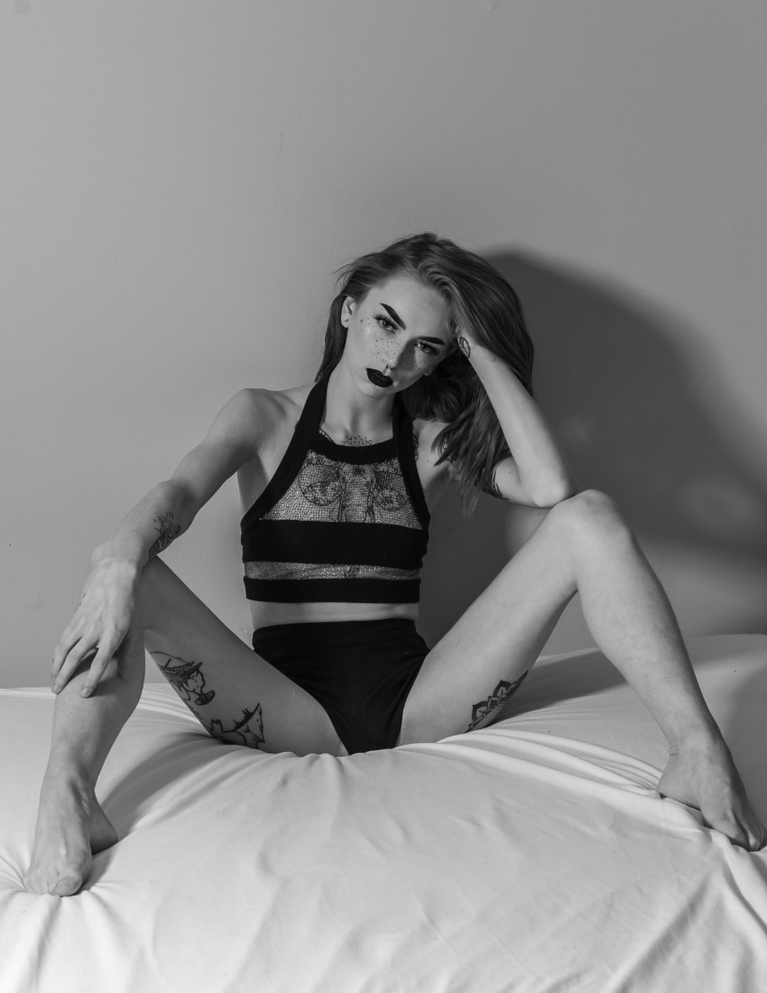No Blankets On My Bed - Isabella Peach & Gsphotoalbum Image 12