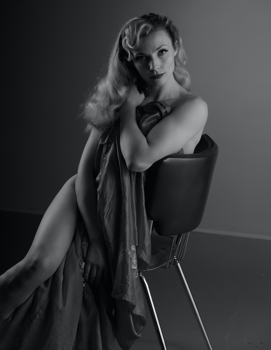 Retro Glamour - Emma Cat & Terry Mendoza Image 14