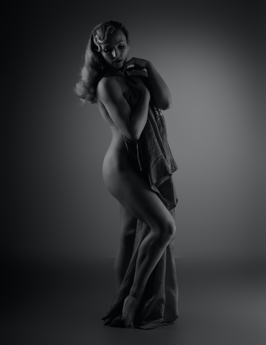 Retro Glamour - Emma Cat & Terry Mendoza Image 7