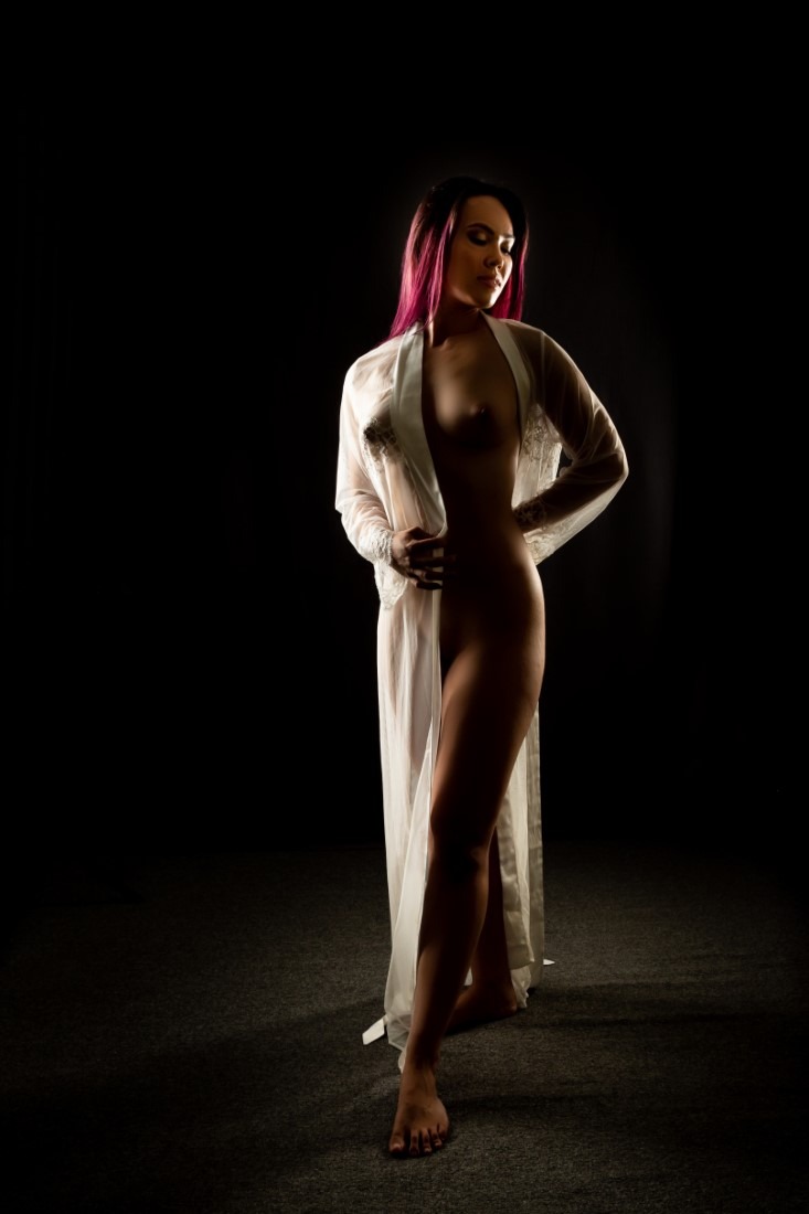 Sara In Low Key - Sarah & Jorge Colvin Image 18