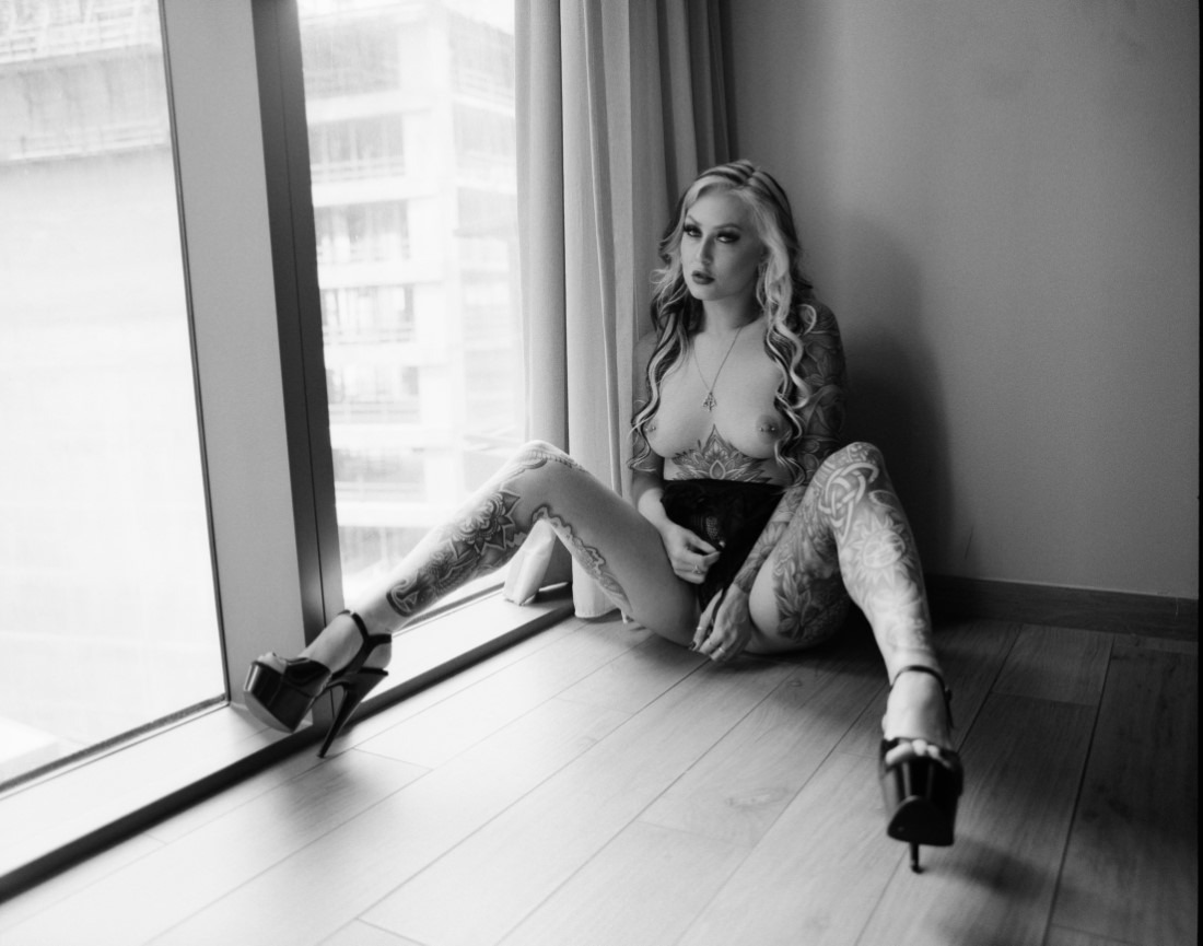 Seductive - Michaela & Vito Servideo Image 12