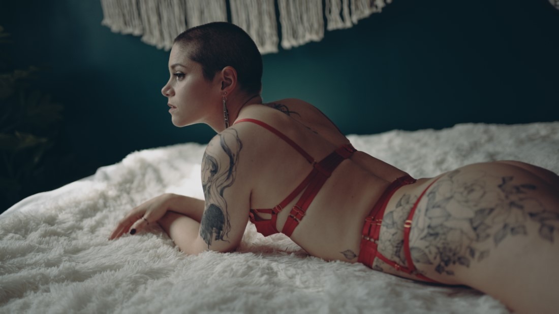 Sensual Woman - Iris & Durand Morgan Image 14