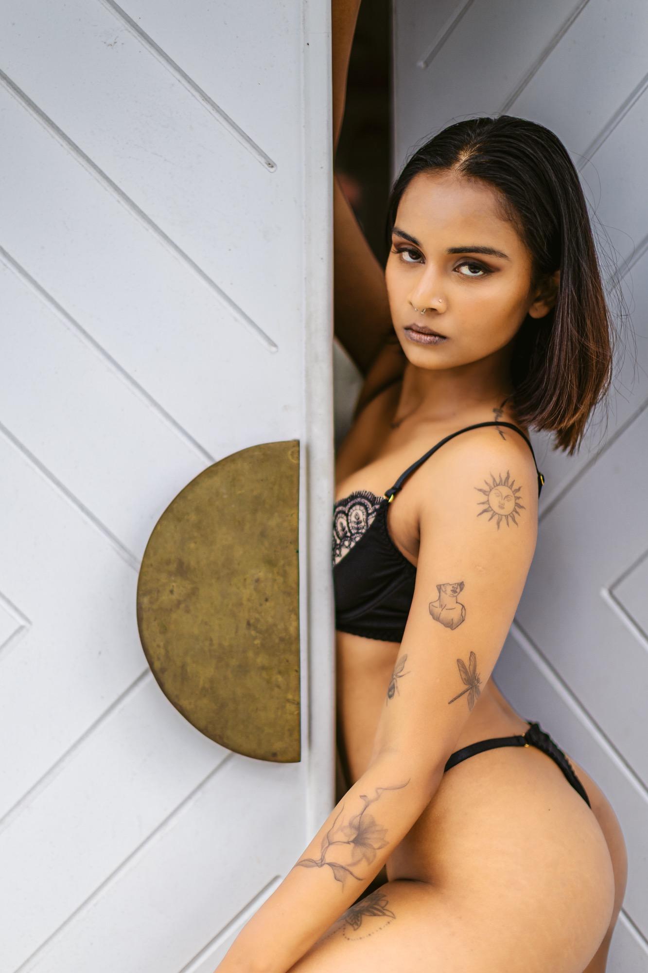 Sensuous Model Yoma Perera's First Boudoir Shoot - Sensuous Darkroom & Yoma Perera Image 7