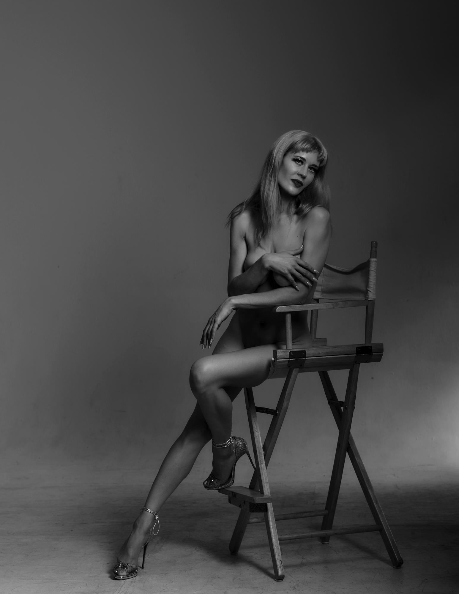 Shooting With Julia - RAFI BENATAR & Julia Sinelnikova Image 5