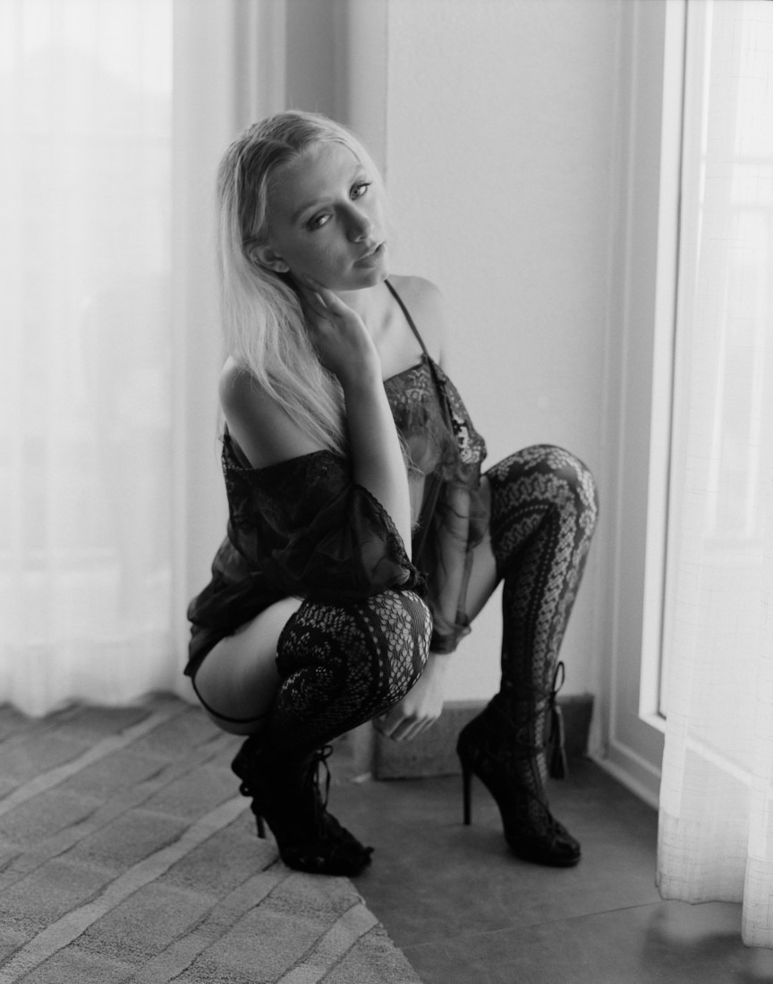 Sultry - Caitlyn Rose & Vito Servideo Image 11