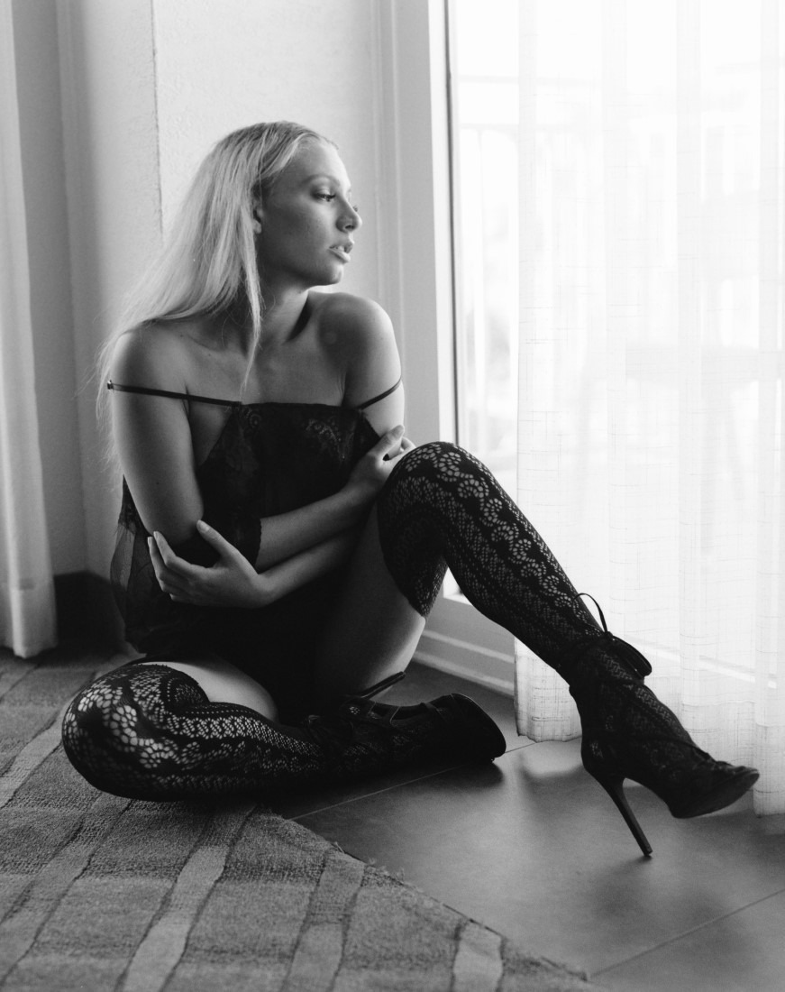 Sultry - Caitlyn Rose & Vito Servideo Image 17