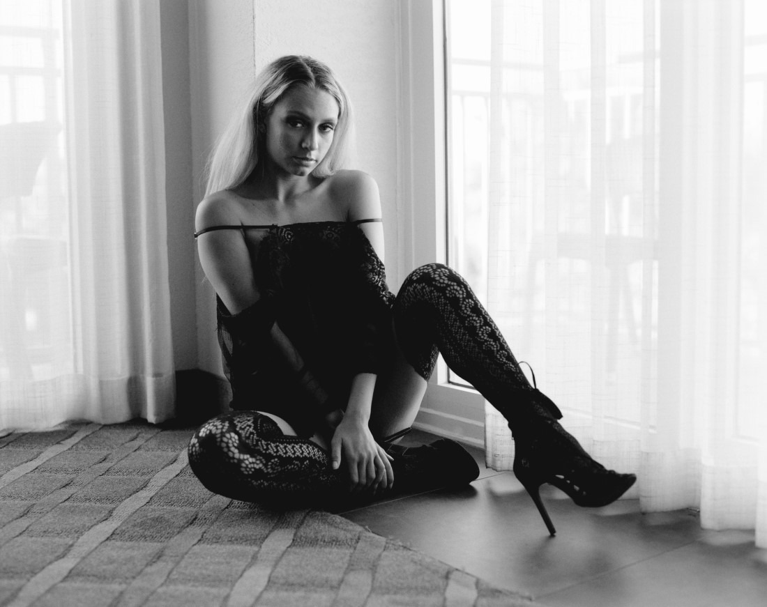 Sultry - Caitlyn Rose & Vito Servideo Image 18