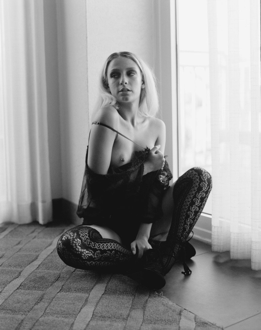 Sultry - Caitlyn Rose & Vito Servideo Image 19