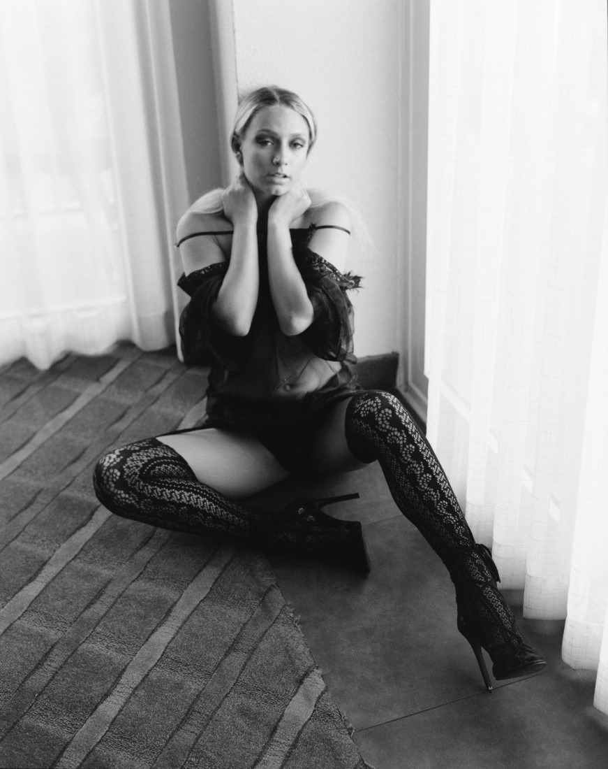 Sultry - Caitlyn Rose & Vito Servideo Image 20