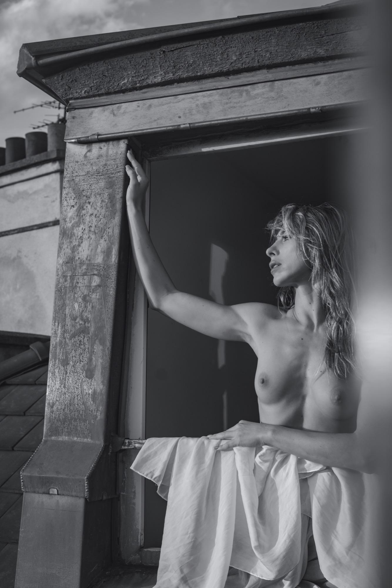 The Cristina Window - Claudio Pari & Cristina Kiwifree Image 2