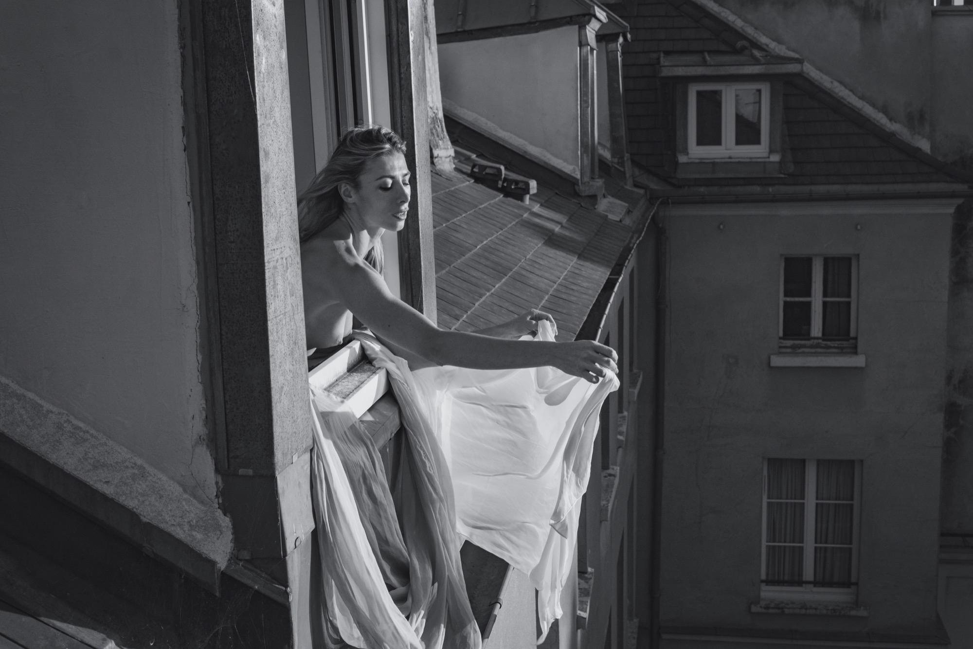The Cristina Window - Claudio Pari & Cristina Kiwifree Image 5