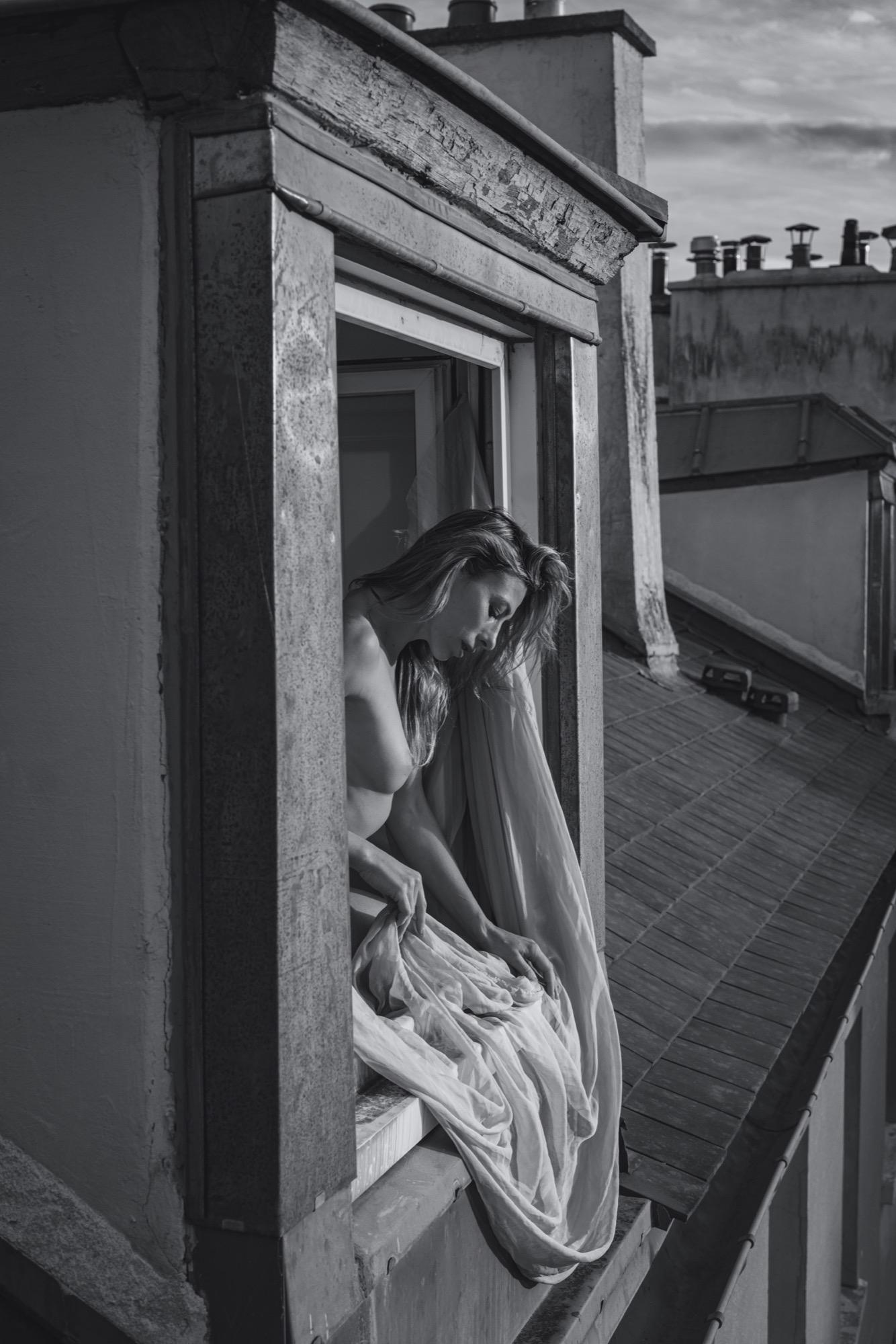 The Cristina Window - Claudio Pari & Cristina Kiwifree Image 6