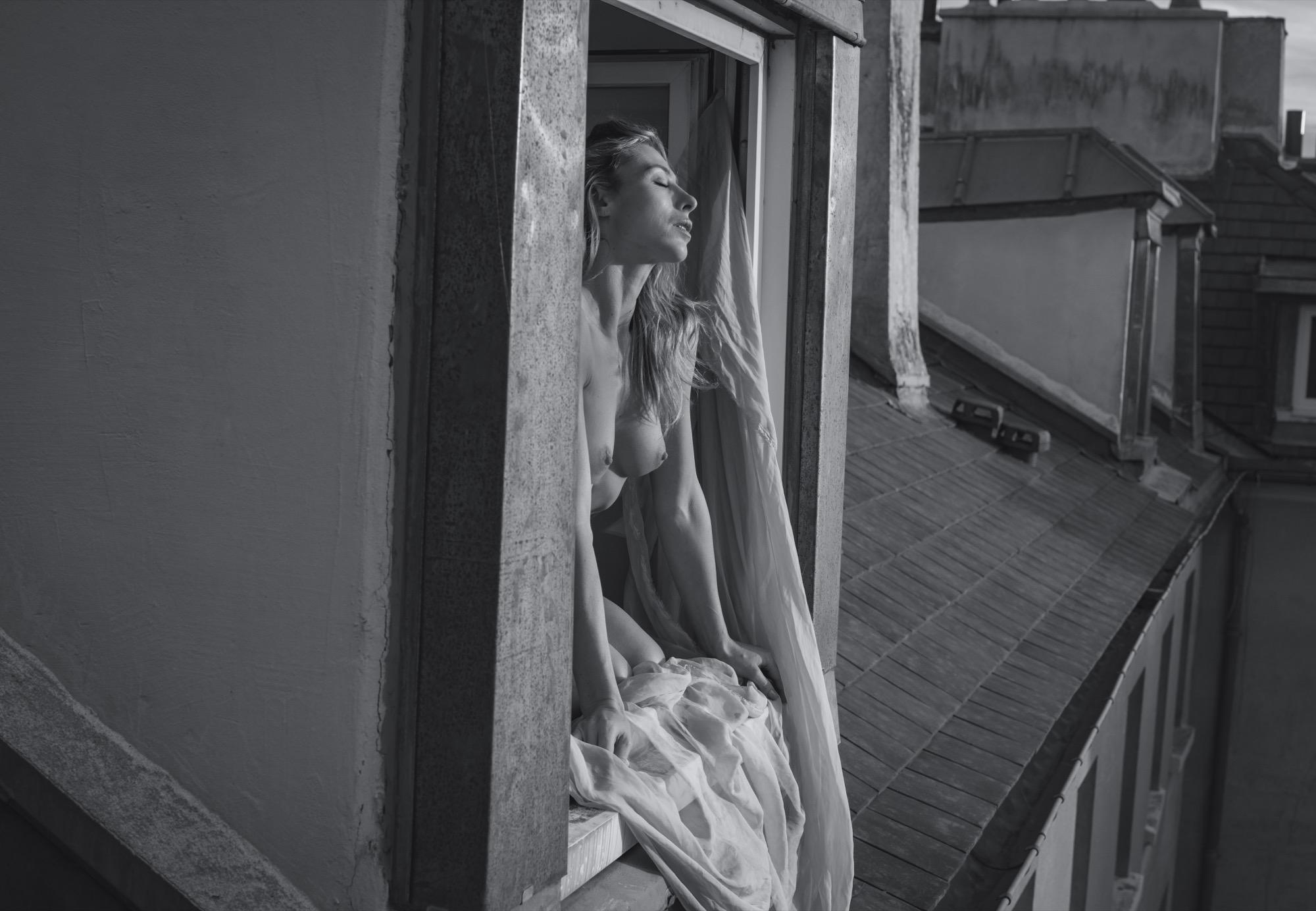 The Cristina Window - Claudio Pari & Cristina Kiwifree Image 7