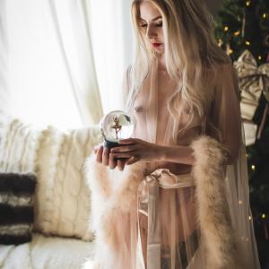 The Lady Of Christmas Becca Anne Lana A Longo 6 W8tqkz9 Christmas Boudoir Ideas