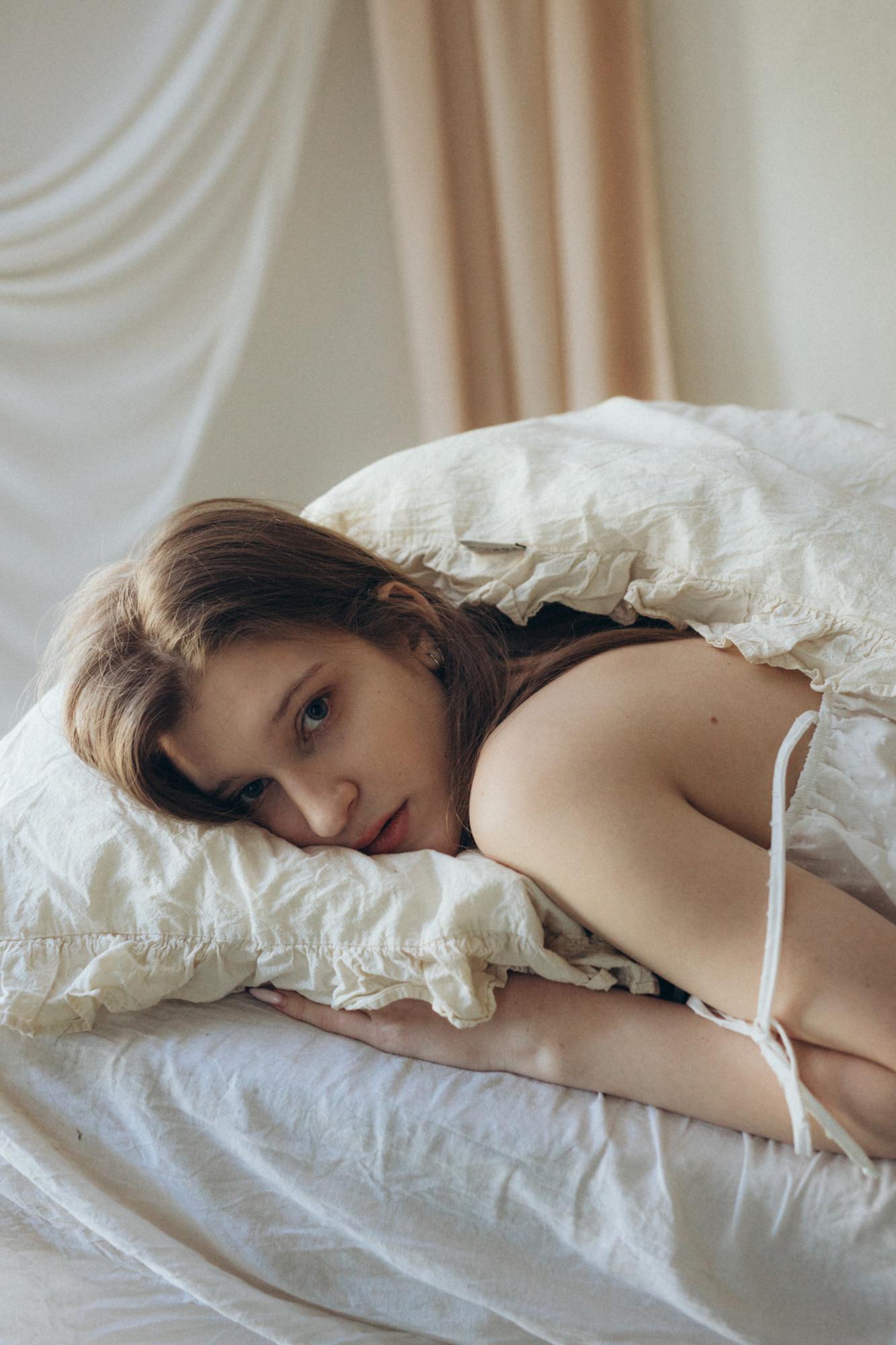 The Princess On The Pea - Julia Prober & Evangelina Image 2