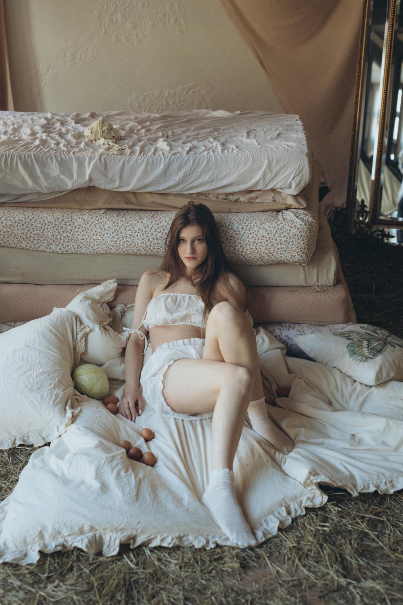 The Princess On The Pea - Julia Prober & Evangelina Image 5