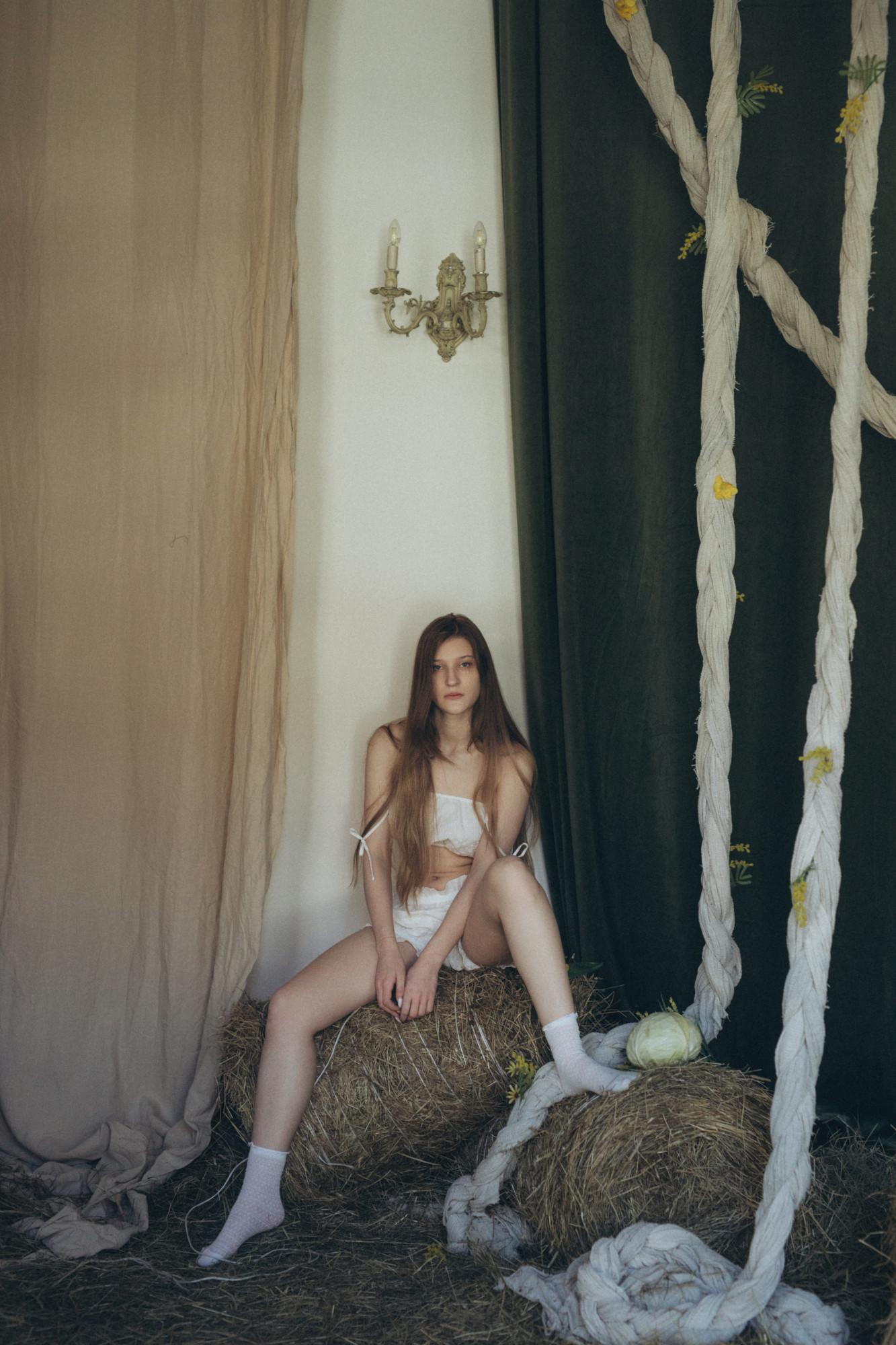 The Princess On The Pea - Julia Prober & Evangelina Image 7
