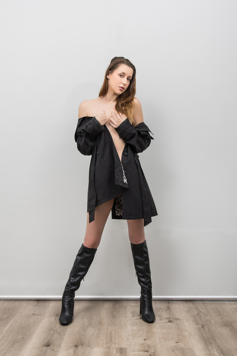 Three Props - Renee Gardner & Jorge Colvin Image 9