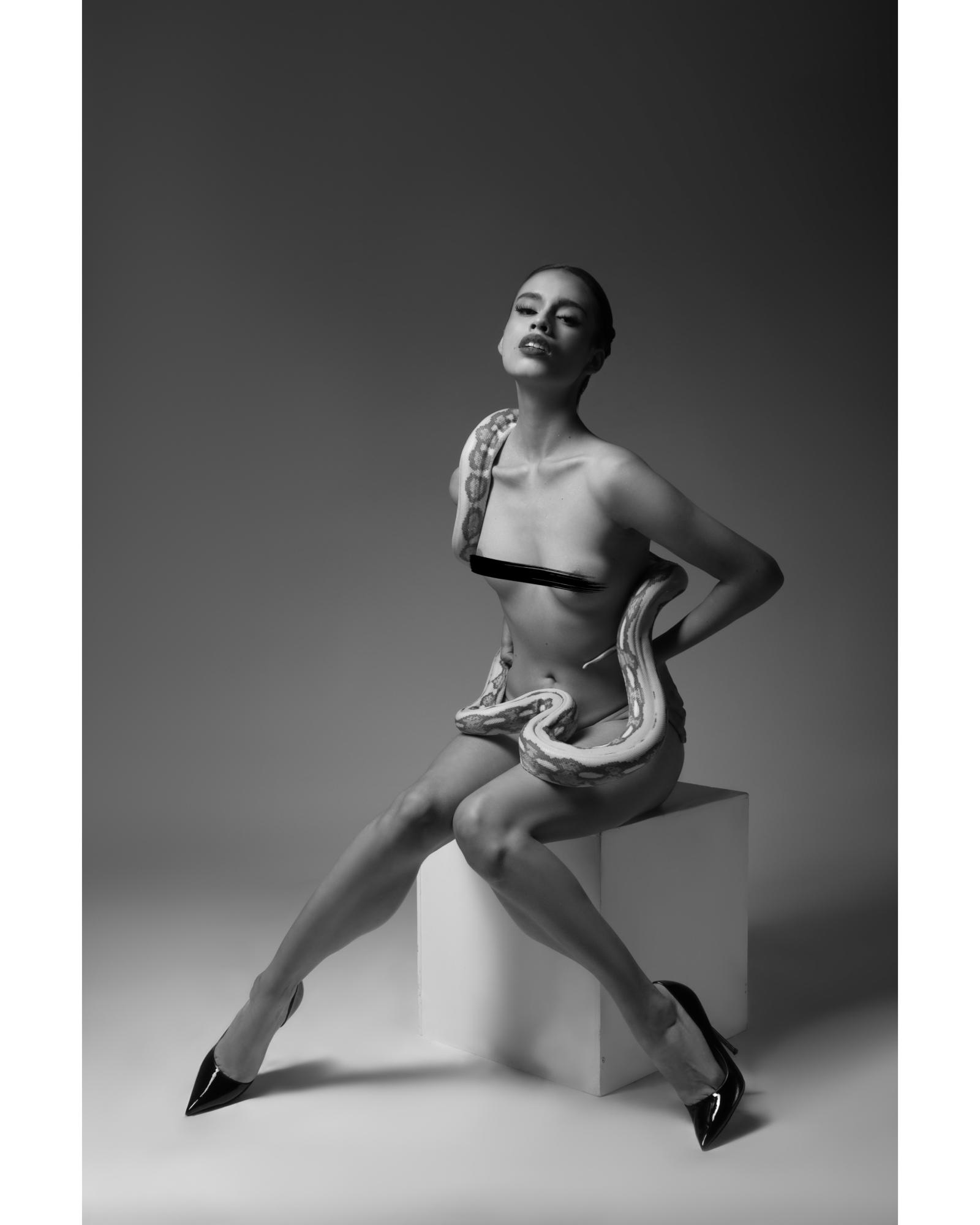 To'on Kaan - ToniePop & The Real Solange Image 9