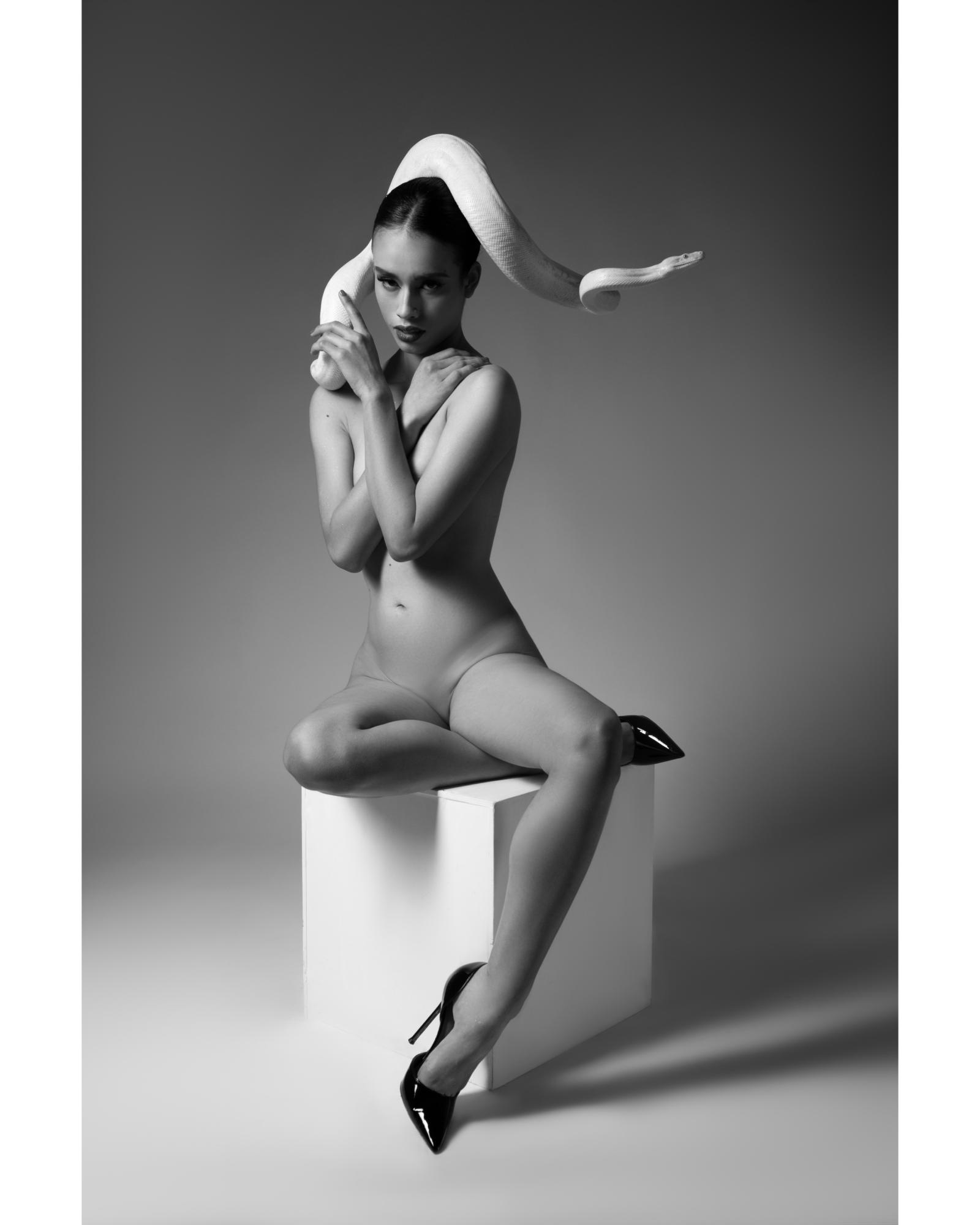 To'on Kaan - ToniePop & The Real Solange Image 1