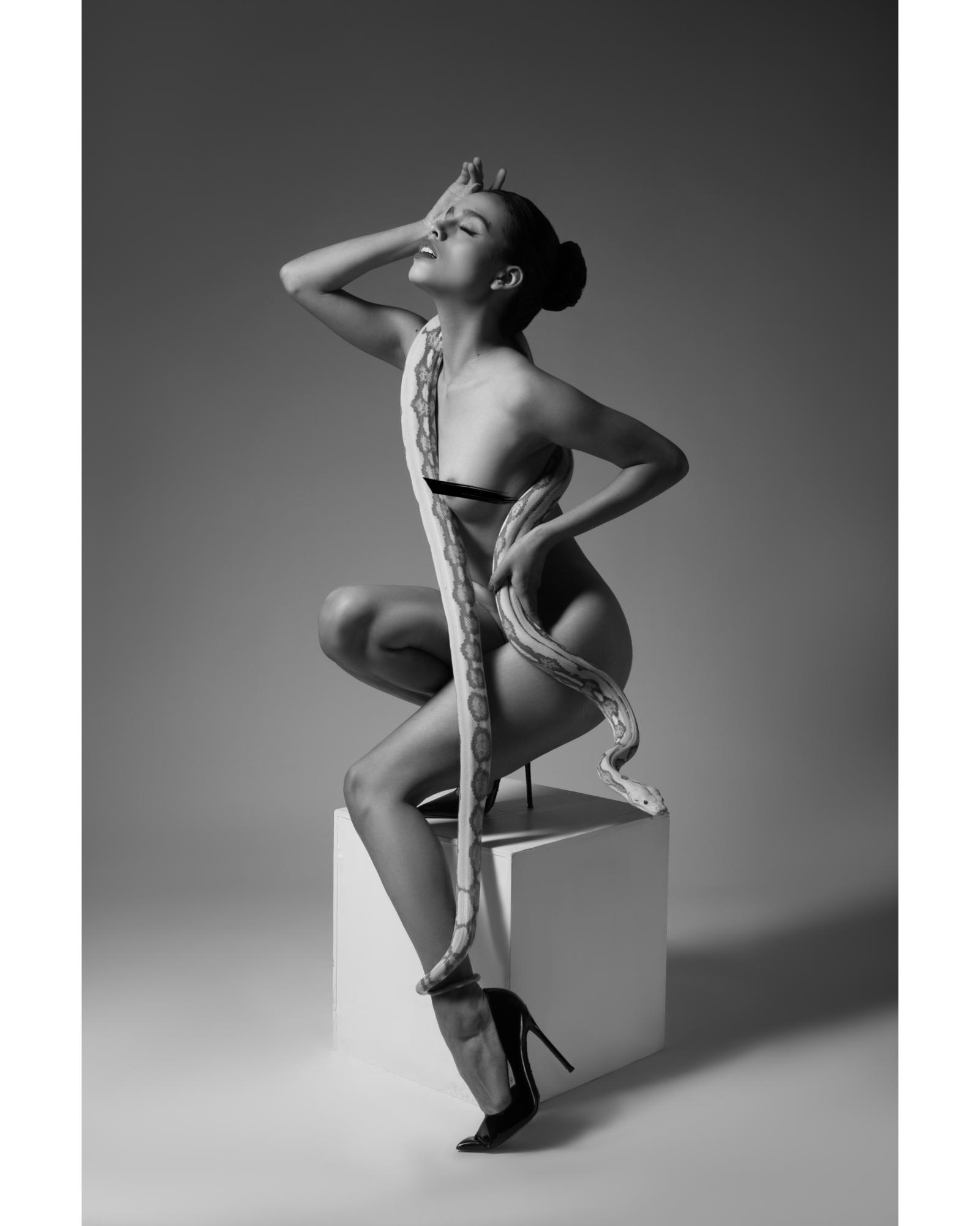 To'on Kaan - ToniePop & The Real Solange Image 6