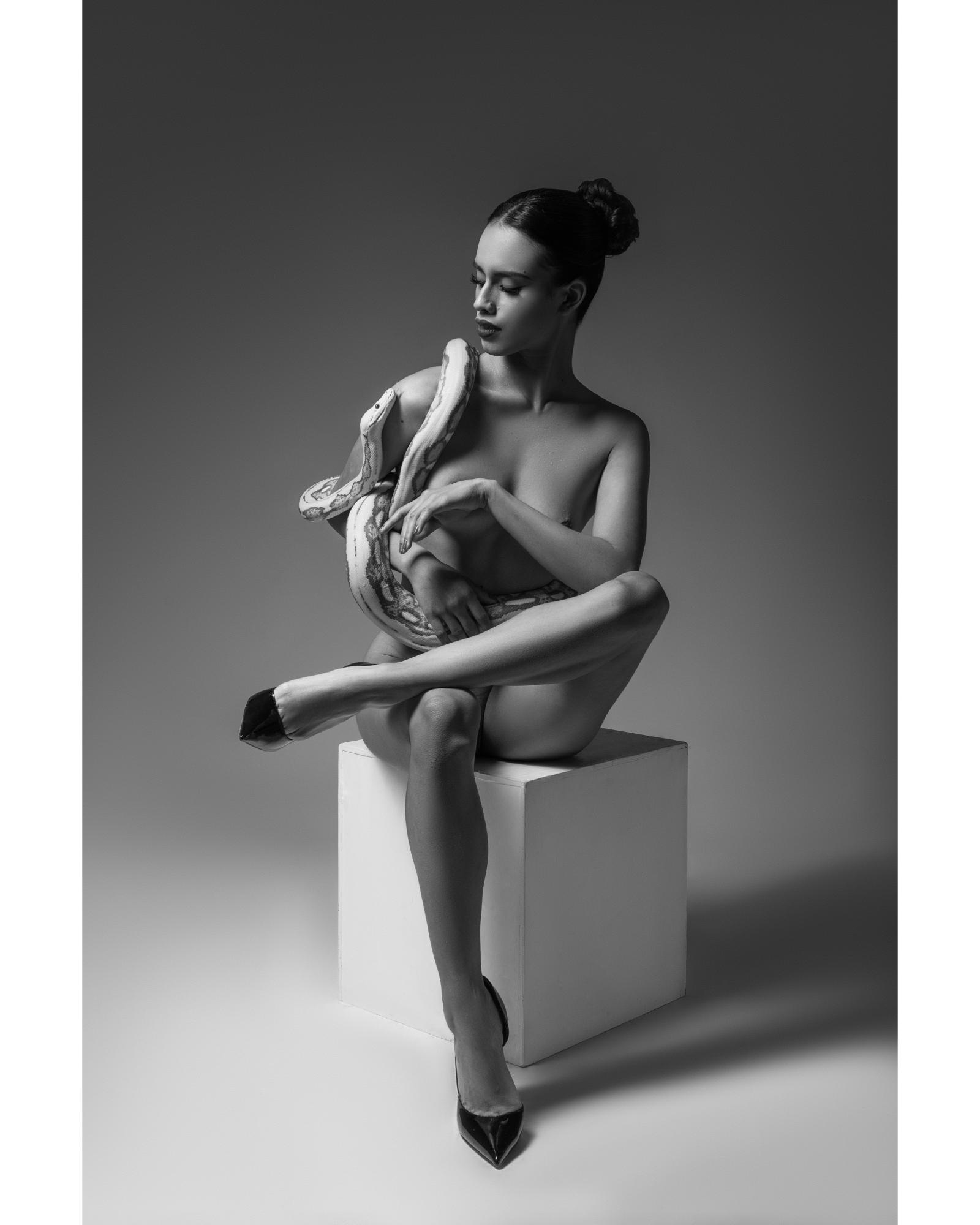 To'on Kaan - ToniePop & The Real Solange Image 4