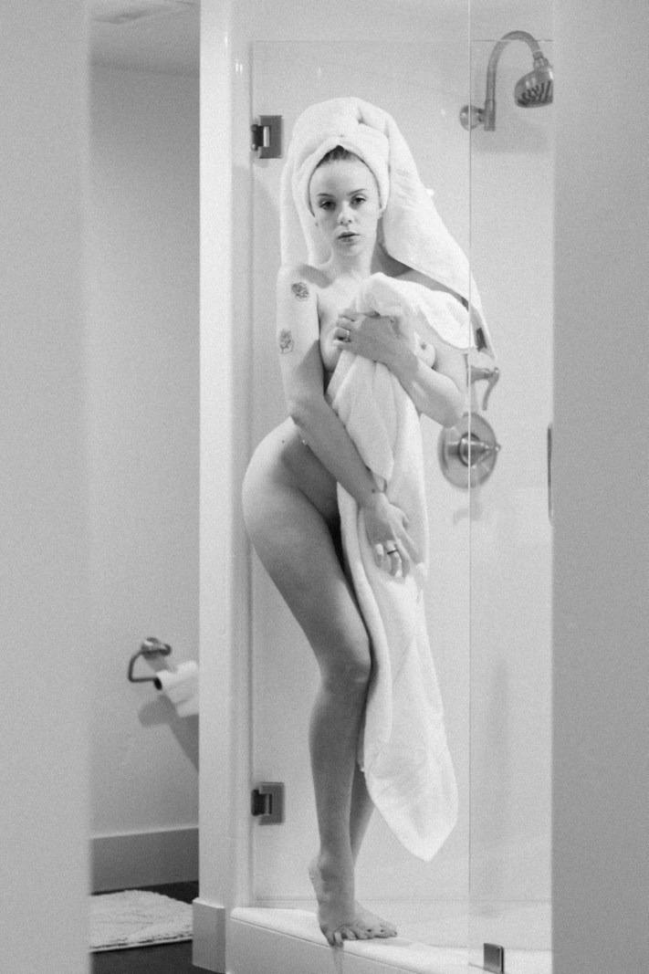 Toshiro Mata & Aurora Art Model - Luxury Shower Image 7