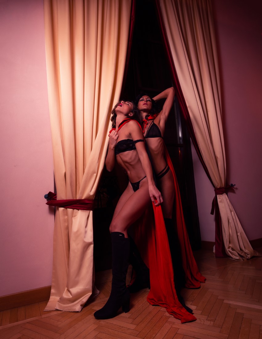 Vampyras - Bellasirena & Camilla & Thehorus Image 16