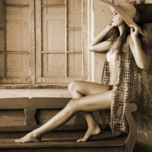 Vildnei Andrade Bruna Sarani Claudia Bueno Sombreiro 3 Jzp8ufg Boudoir Poses with Chair or Armchair