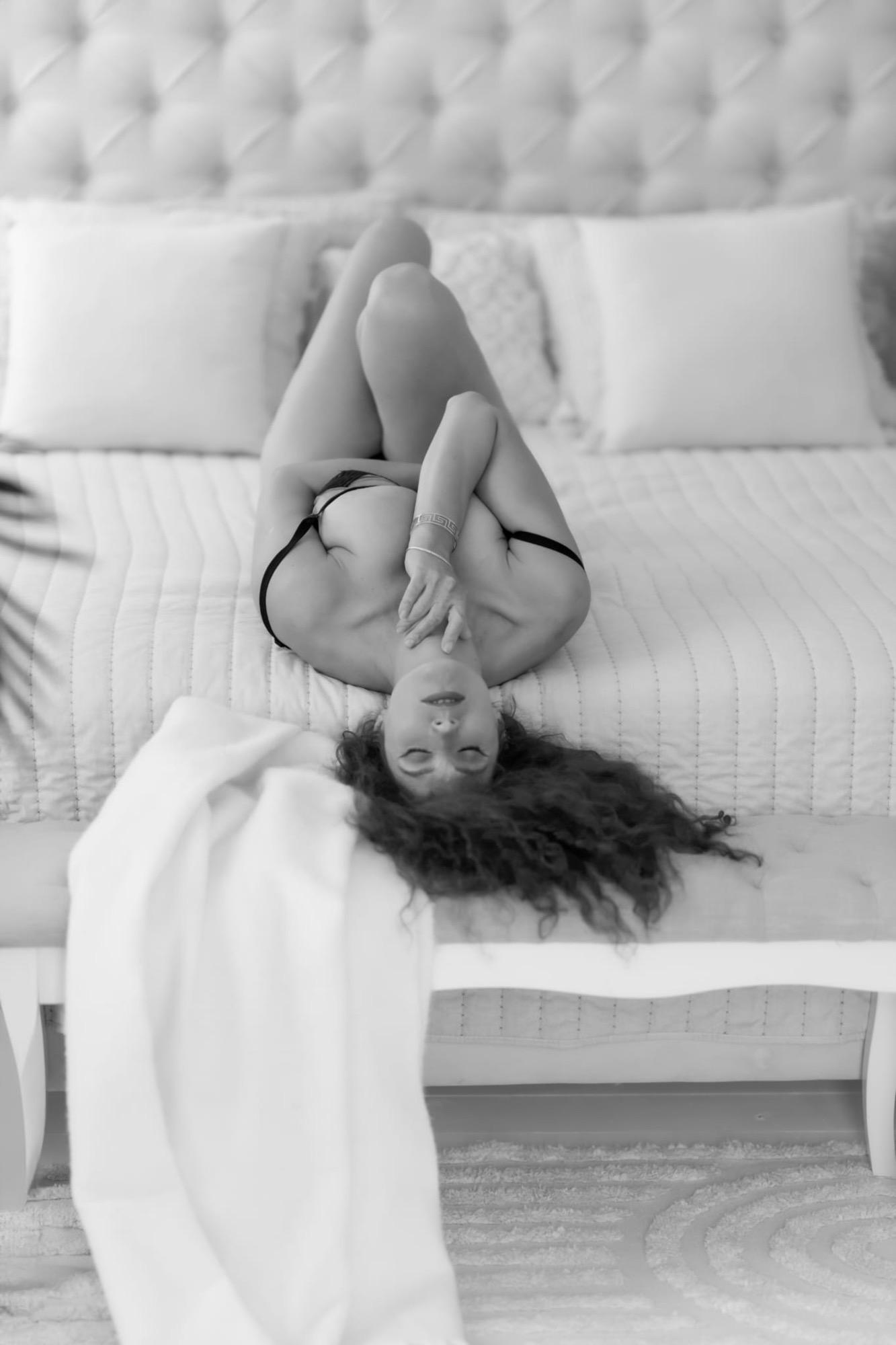 White Loft Vibe - Larissa Demorax & Angela Constantinescu Image 1