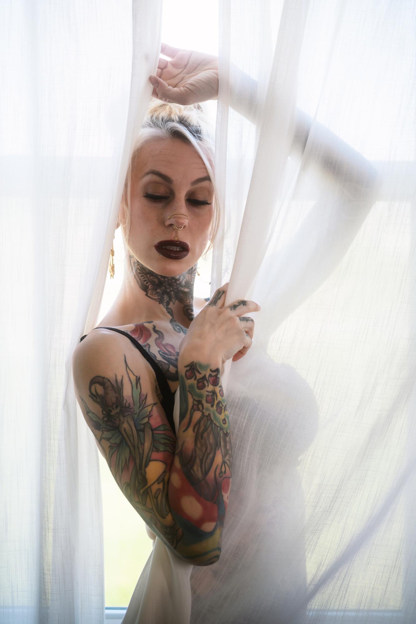 Window Dressing - Thomas Bryan Struble & Kalico De Vil Image 5