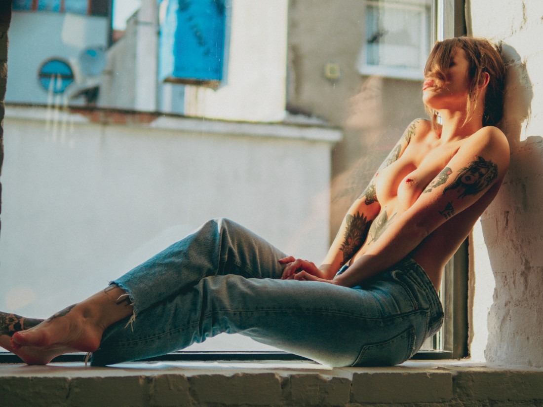 Windowsill Chill - Sinni Suicide & Piotr Daniel Image 4