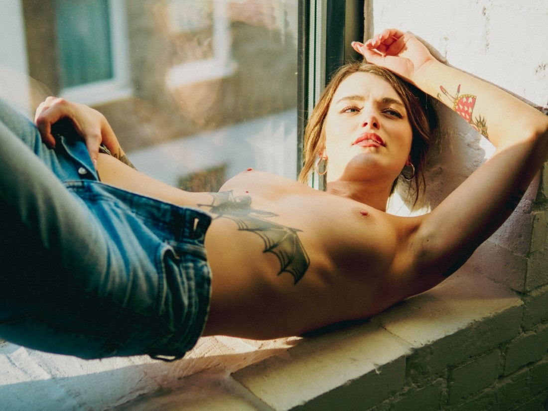 Windowsill Chill - Sinni Suicide & Piotr Daniel Image 6