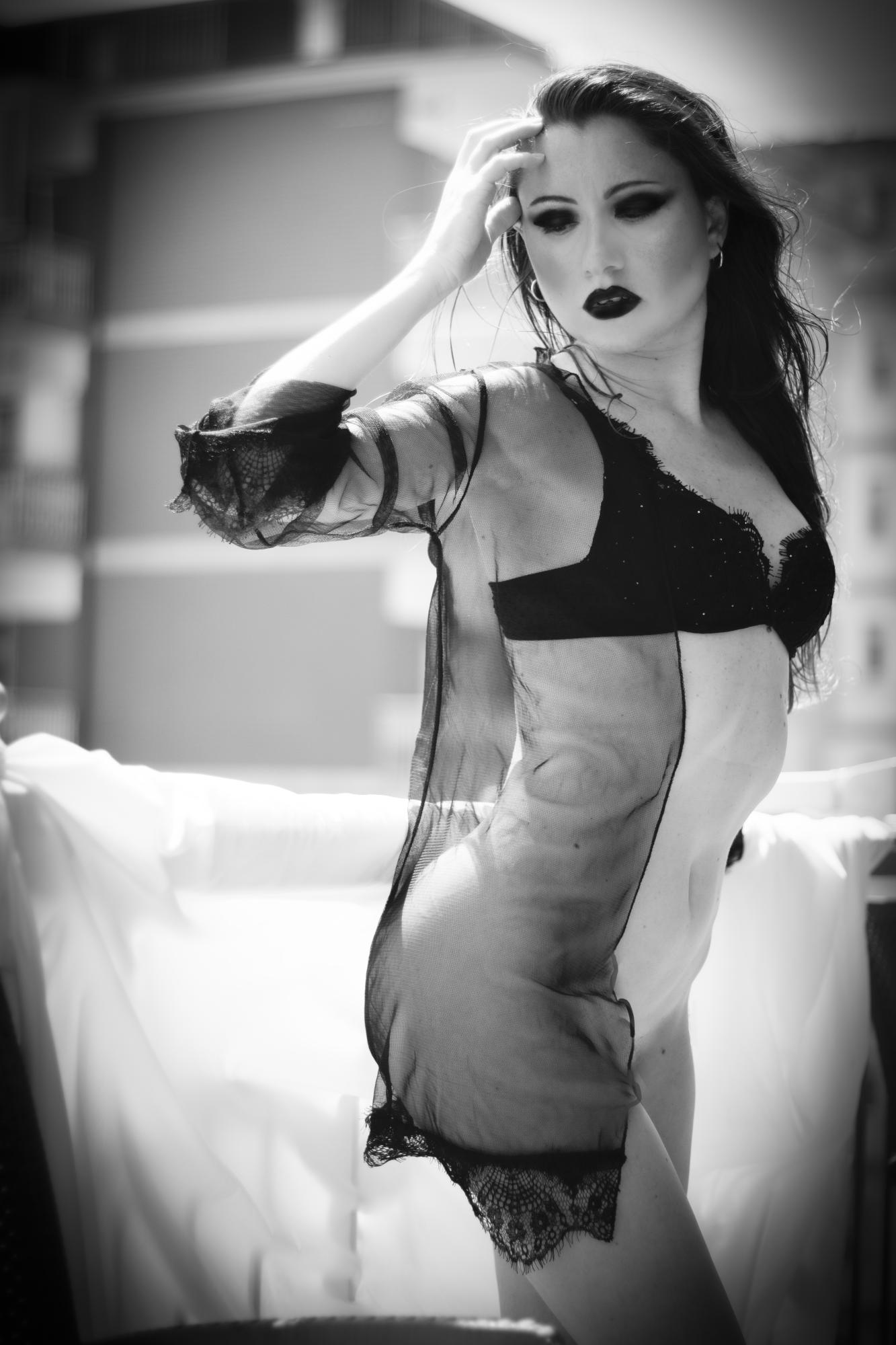 Yes, I'm Her. - VeraVii Image 4